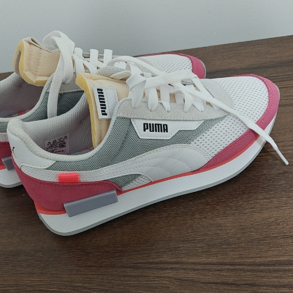Puma Women's White & Pink Sneakers Size 8 Women's New No Box